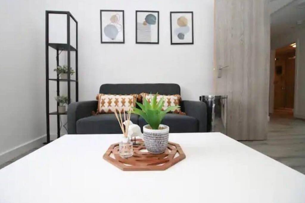Luxury Redefined:Cardiff 1-Bed Apartman Kültér fotó
